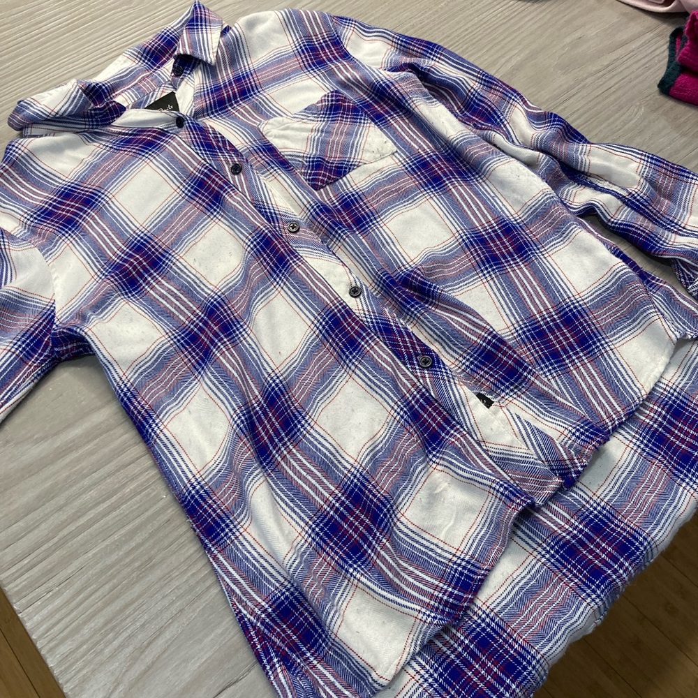 Rail button down